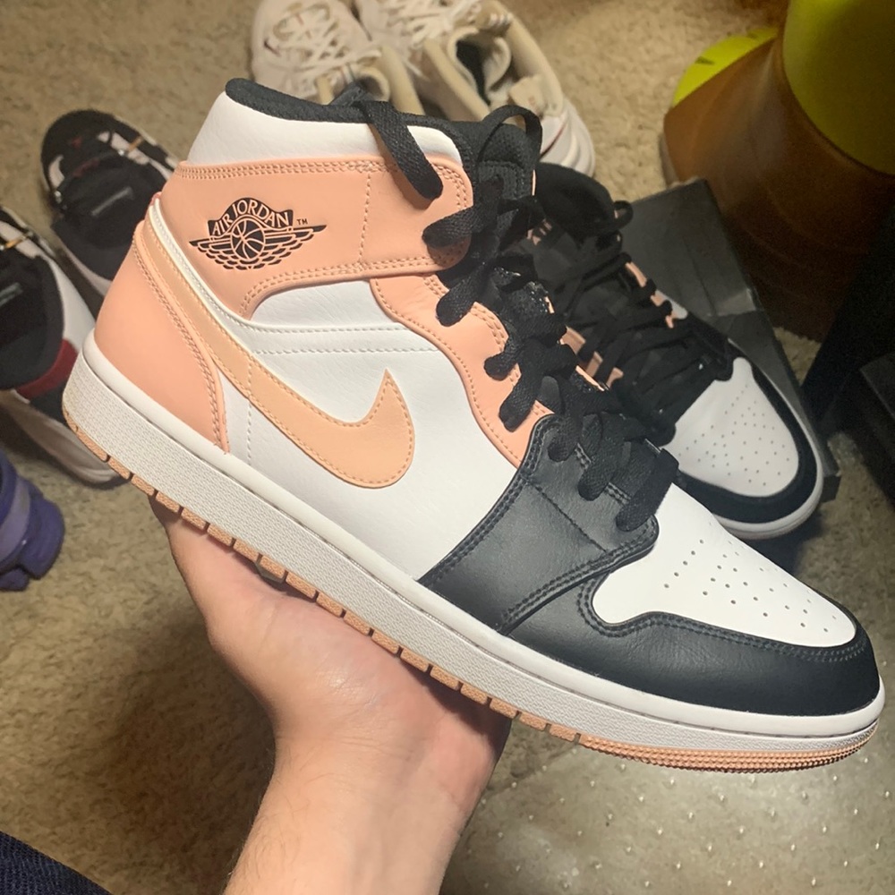 Jordan 1 crimson Tint